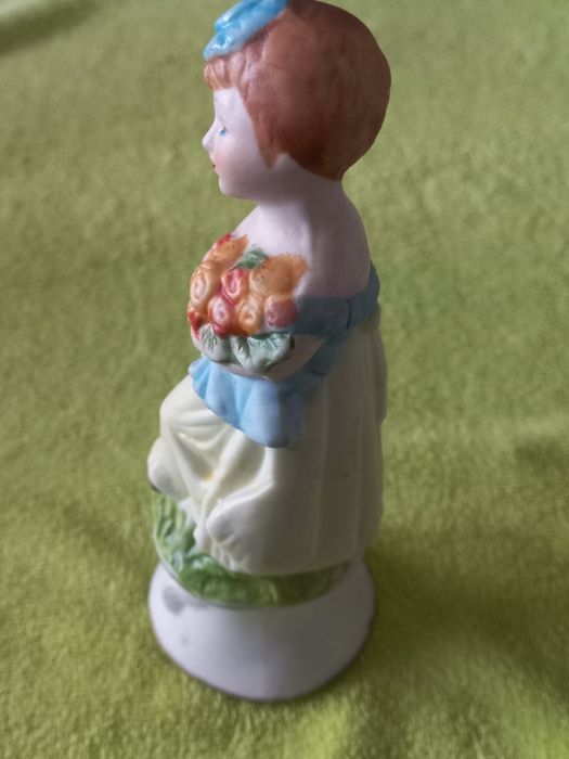 Figurka Kobieta, porcelana biskwitowa