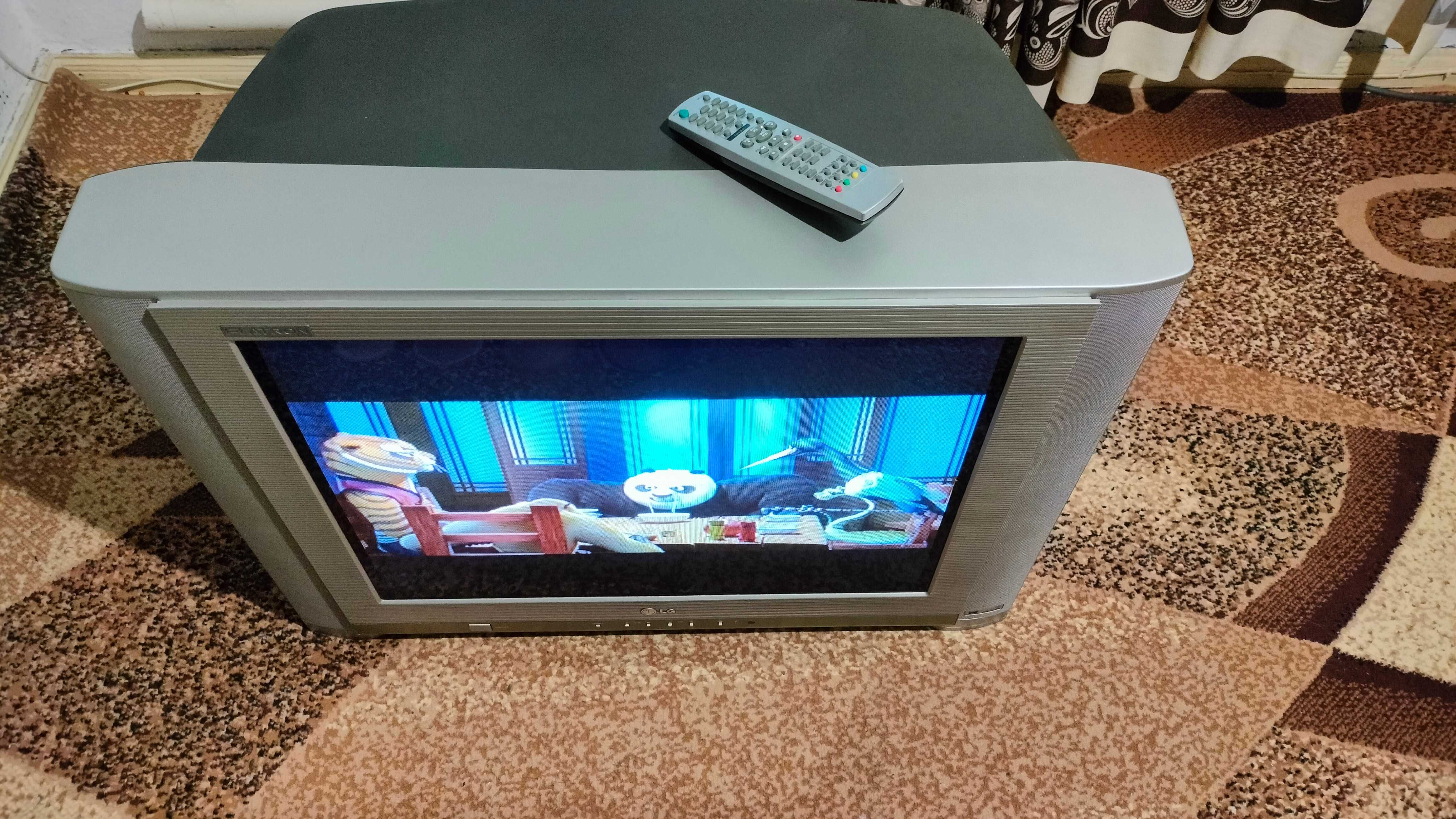 Кинескопный большой плоский телевизор LG  29 дюймов