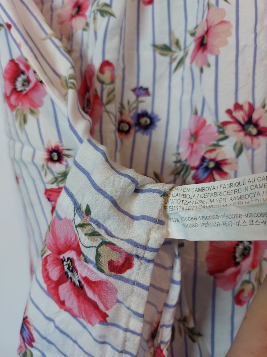 Biała koszula w kwiaty Stradivarius 36/S biała bluzka w paski koszula