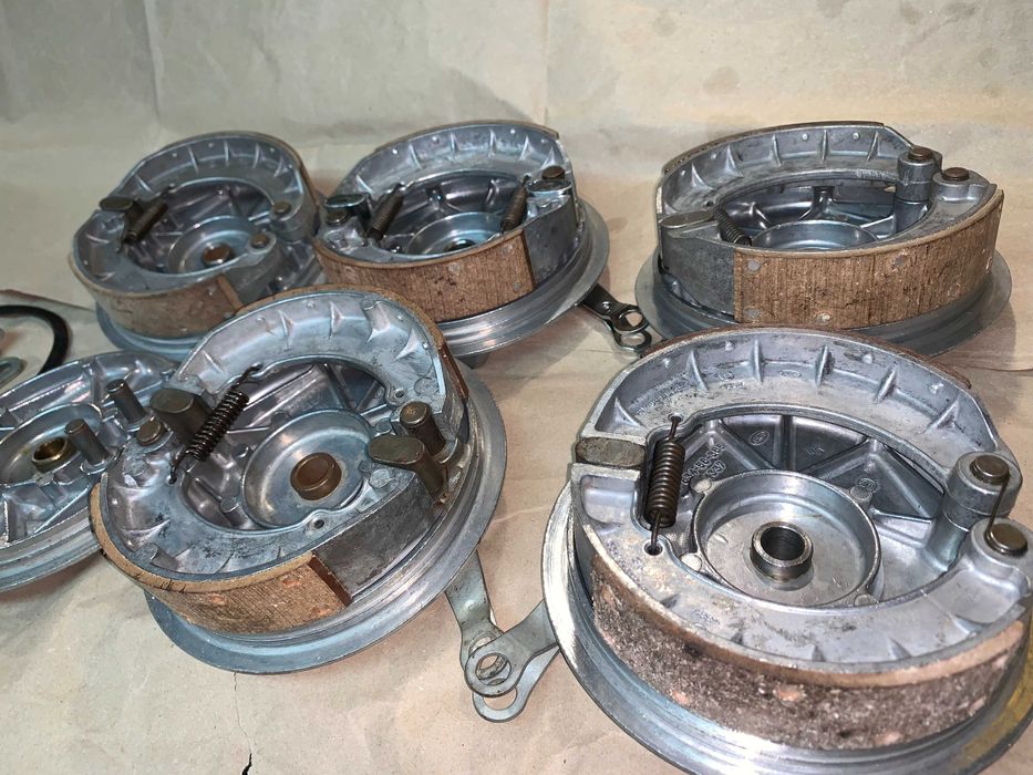 Новый тормозной опорник с колодками в сборе Ява 634-01, Чезет 472/3/5