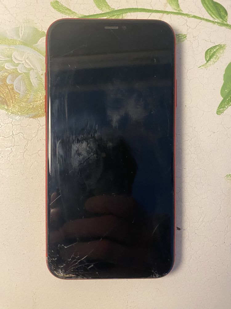 Iphone 11 RED stan jak na zdjeciach, w pełni sprawny