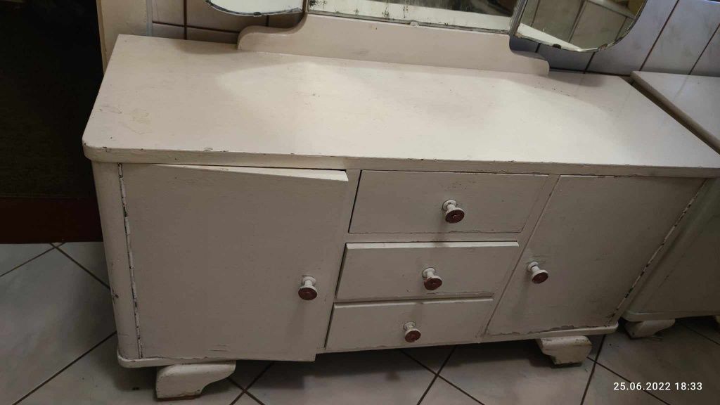 Komplet mebli łazienkowych białe lata 60 toaletka szafka lustro
