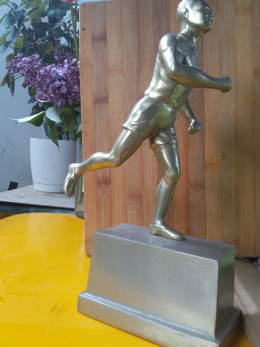 Призовая статуетка спорт.