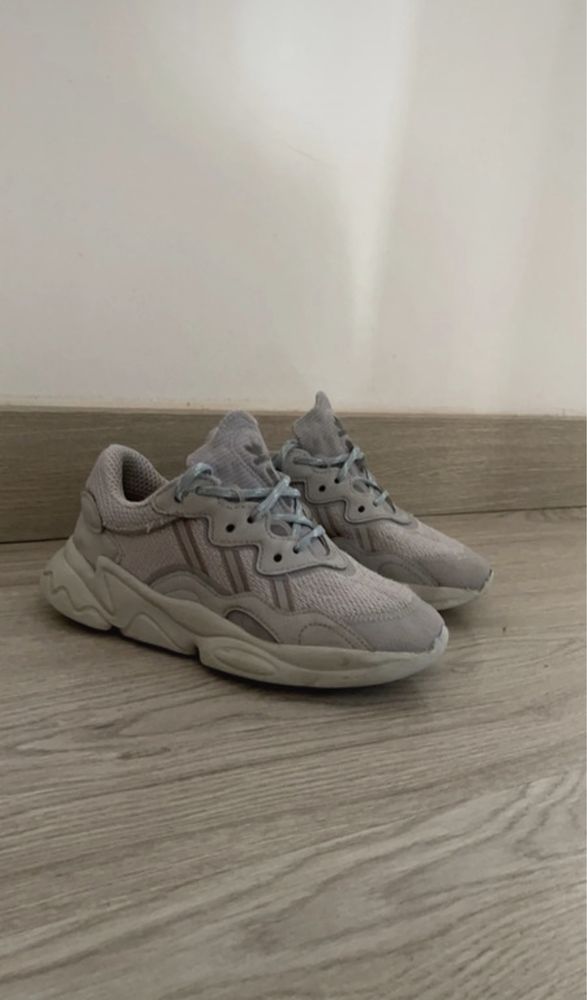 adidas ozweego cizento