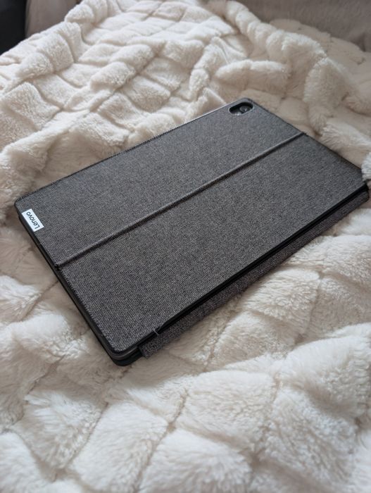 Tablet Lenovo Tab P11, klawiatura, etui magnetyczne, podstawka.