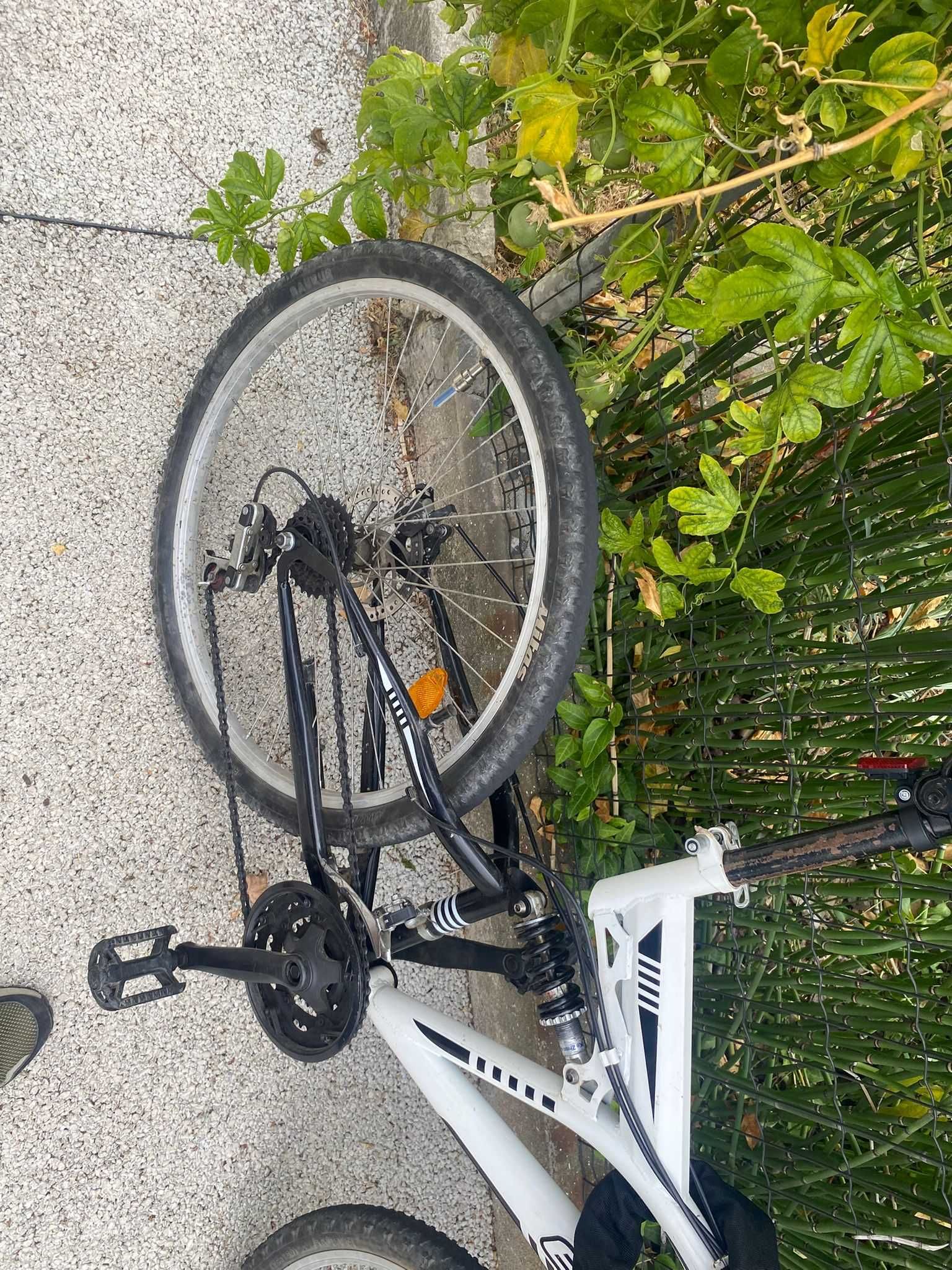 Bicicleta BTT EMT aro 26 – tamanho M – como NOVA