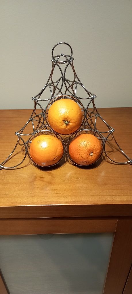Fruteira em pirâmide
