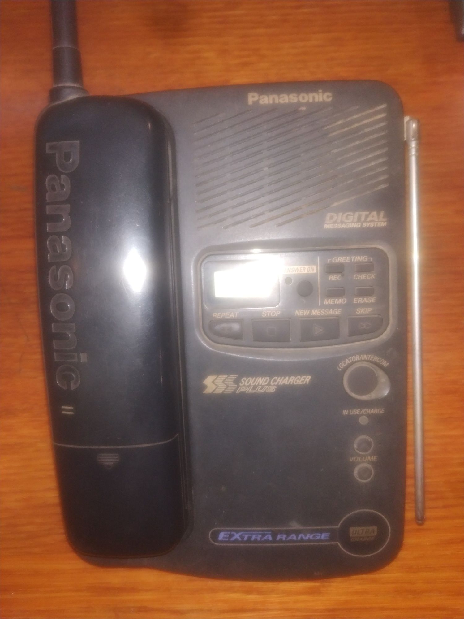 Продам телефон Panasonic з автовідповідачем.телефон в гарному стані.