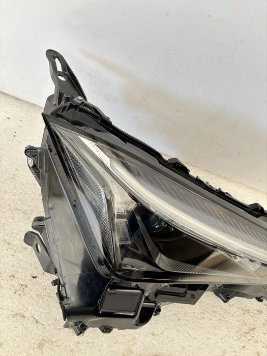 Lexus UX lampa prawy przód prawa przednia EU