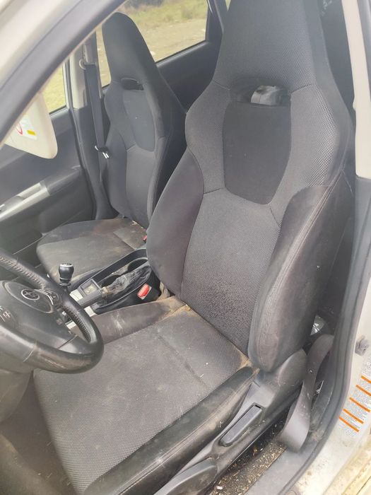 Subaru Impreza GH Sport fotele przód komplet EU deska poduszki przekładka Anglika radio panel kierownica wszystkie części