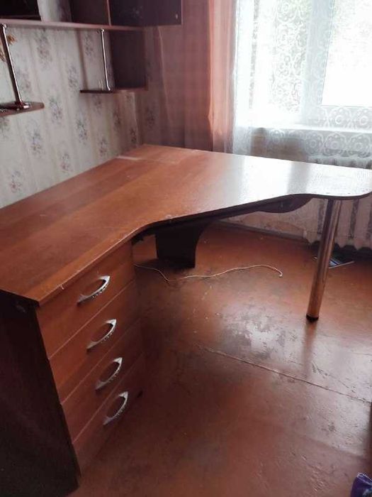 Продам стіл комп'ютерний кутовий великий