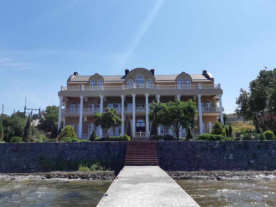 Продаю клубний будинок м.Миколаїв