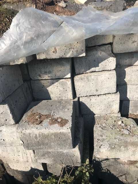 Bloczki zużlowo-betonowe