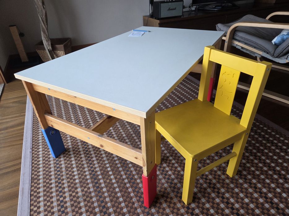 Mesa e cadeira criança