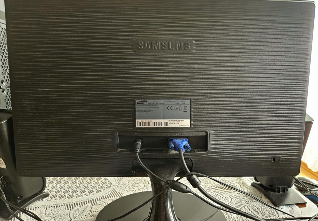 Zestaw komputer + monitor Led 22 cale, klawiatura, myszką i głośnikami