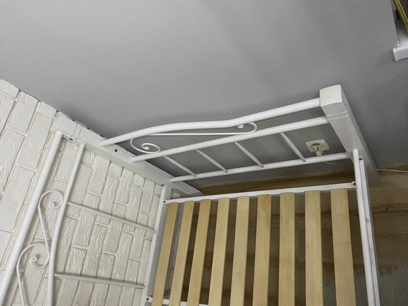 Białe Metalowe Łóżko