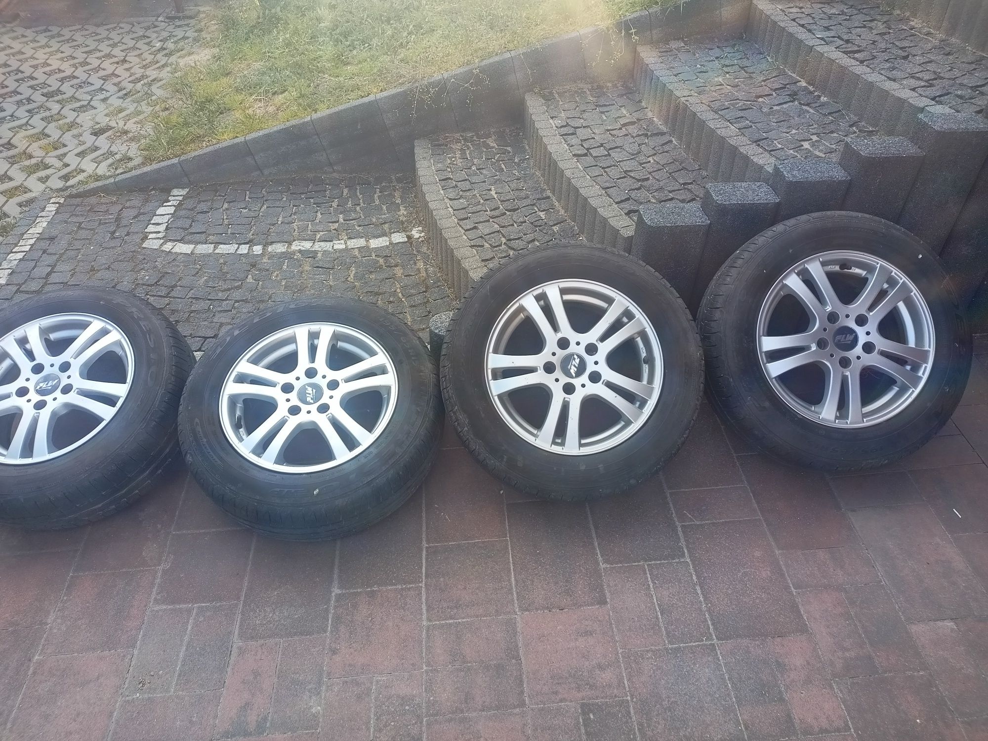 Felgi z oponami letnimi 15 VW golf 5 audi skoda