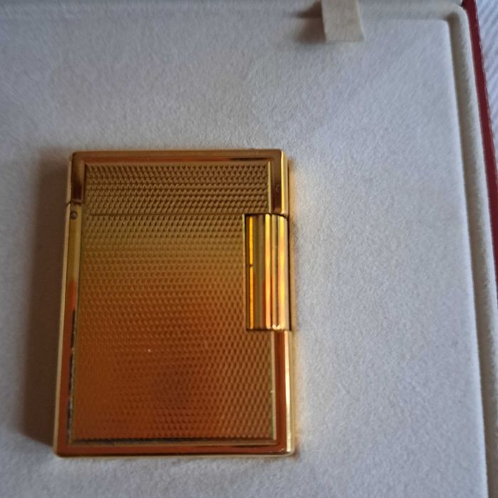 Isqueiro marca S.T.DUPONT
