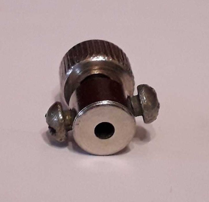 Ящик для металовиробів та інструмента з минулого століття.