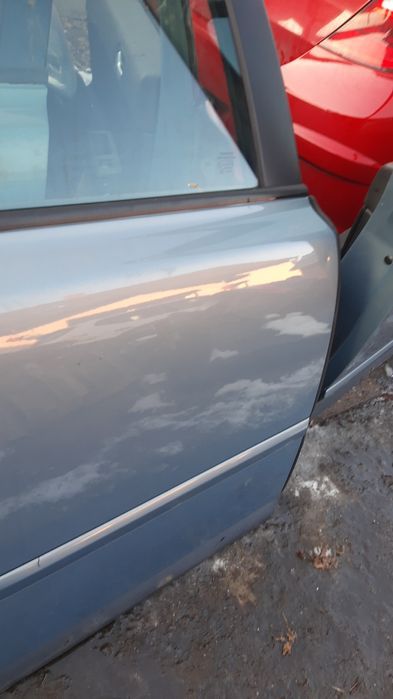 Lak. 479-16 drzwi prawe kompletne Volvo V50