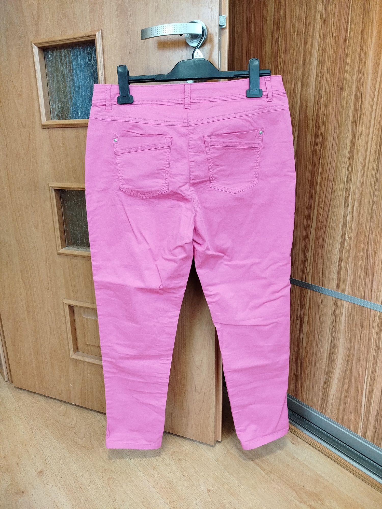 Spodnie casual r.40