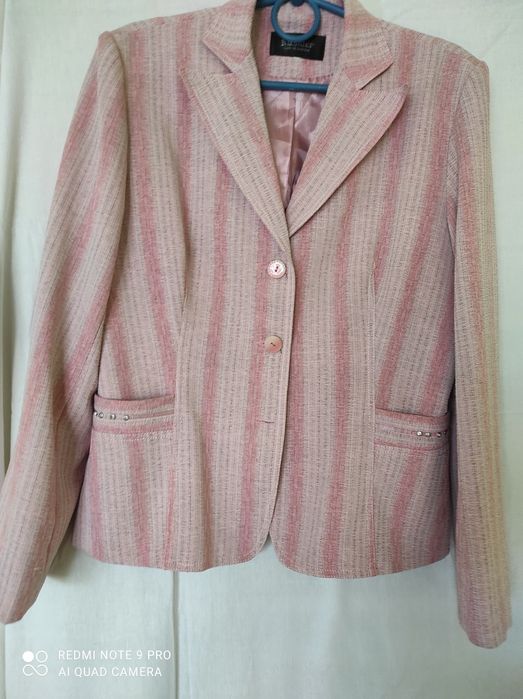 Жіночий костюм весняний