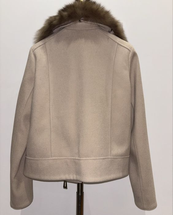 Wełniana kurtka z futrzanym kołnierzem r. S ( jak sobol )