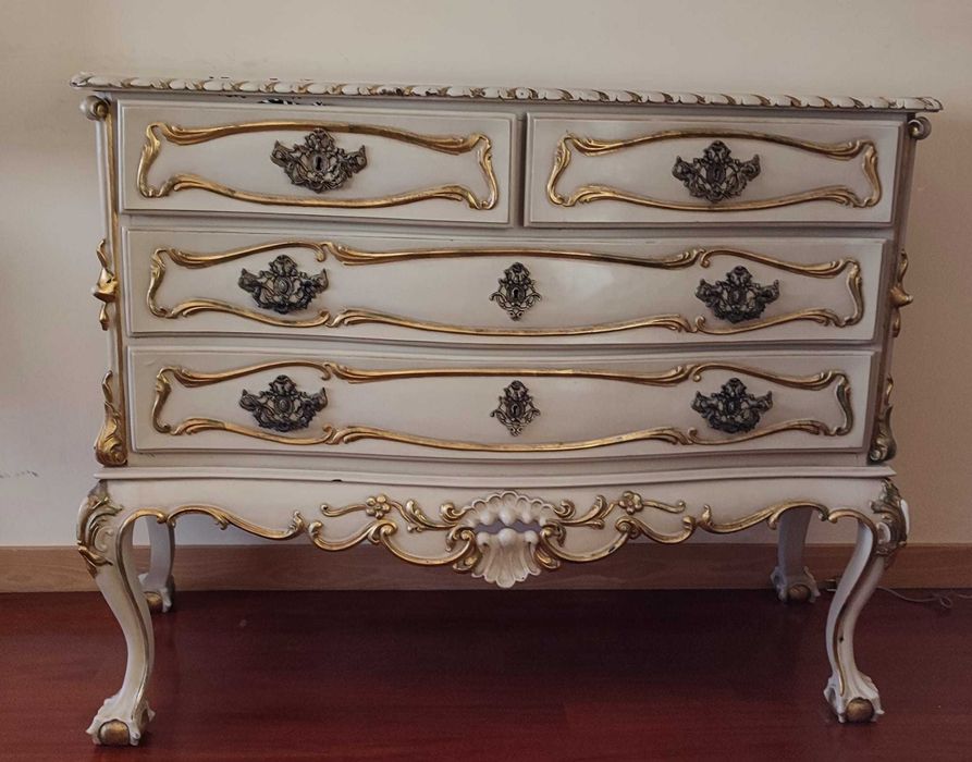 Conjunto de Mobília de Quarto Lacada – Elegância e Funcionalidade