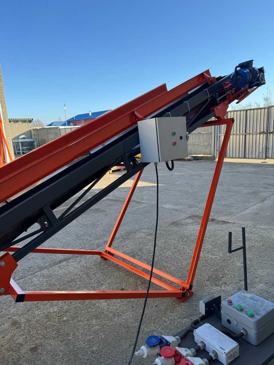 Taśmociąg 4,5m szer. 600mm z bokami i podporą, taśma chevron 6cm