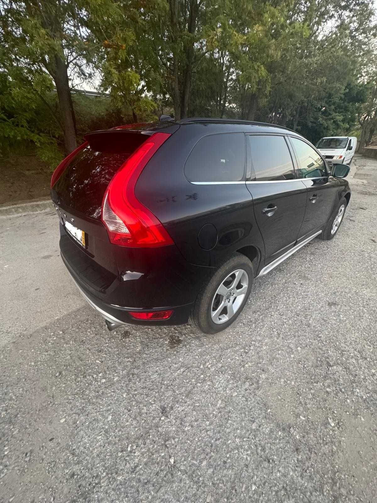 Volvo XC60 R-Design, ANO 04/2011, com Inspeção até 2026