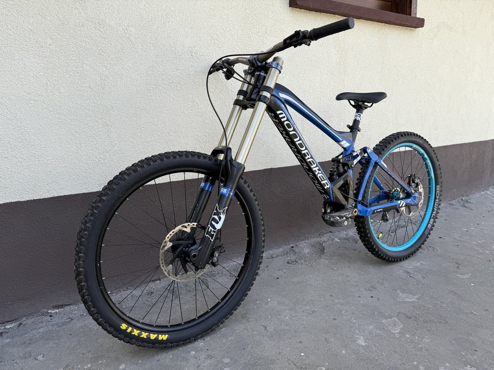 Mondraker Summum downhill
