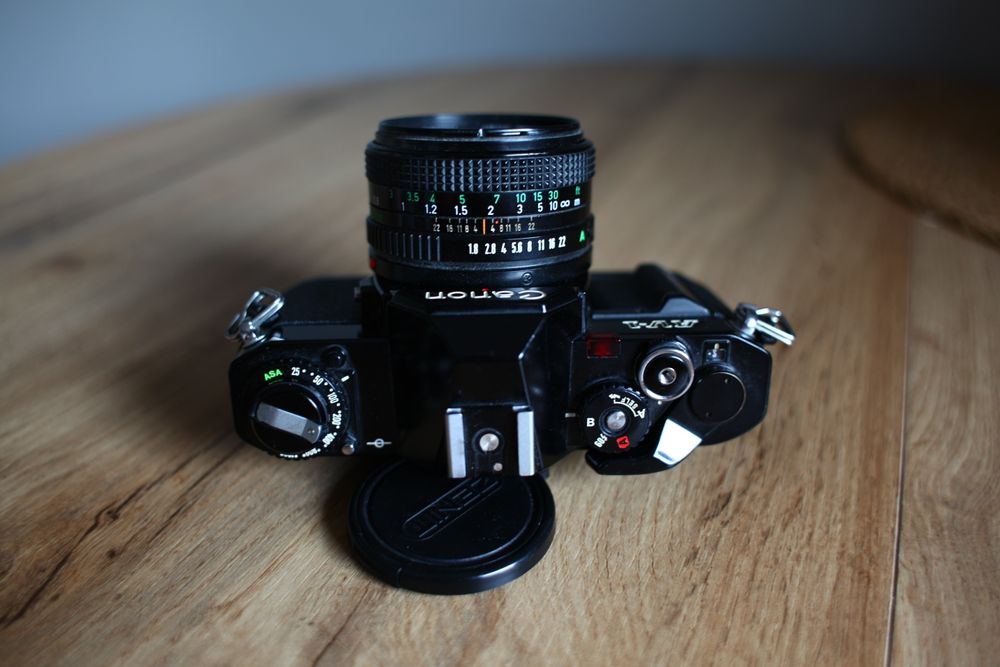 Canon av1 Black + Canon fd 50mm f 1.8 + statyw