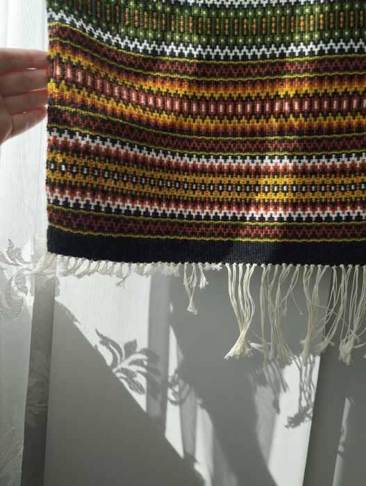 Давня килимова доріжка в етно стилі