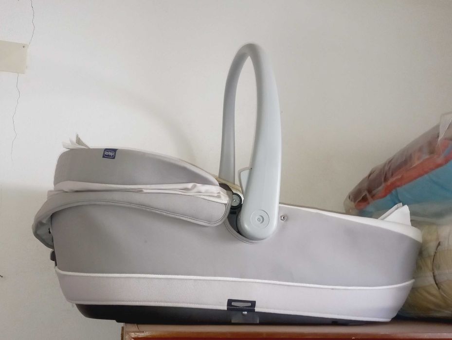 Carrinho da Chicco com Alcofa