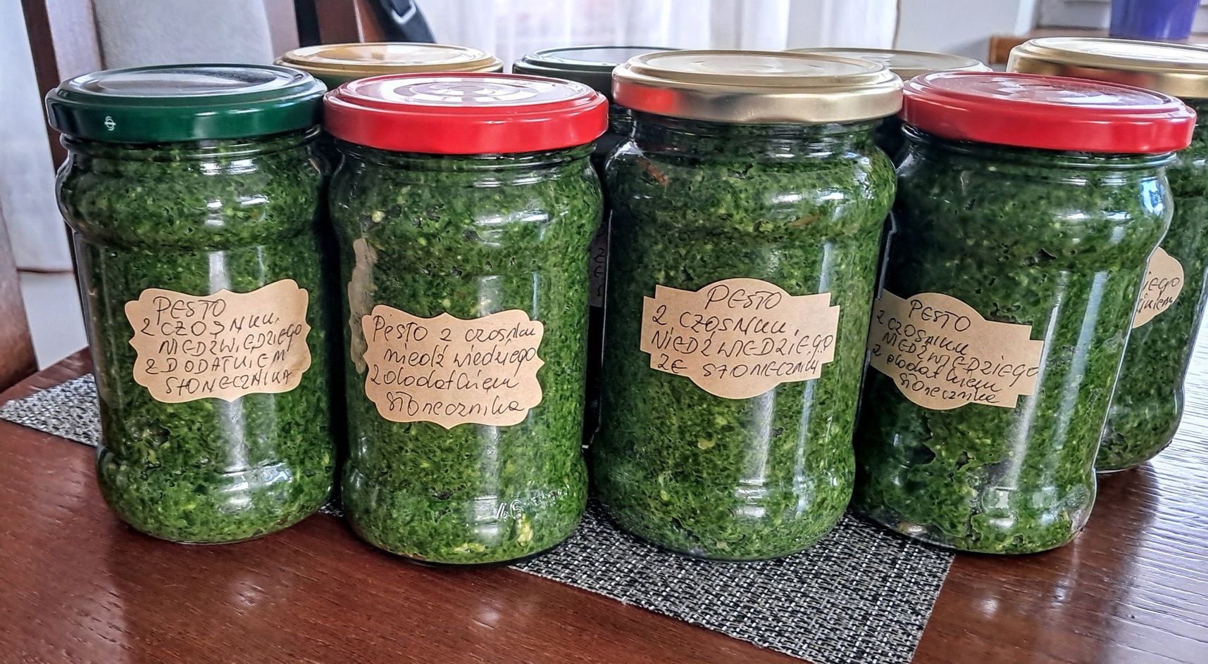 Pesto z czosnku niedźwiedziego ze slonecznikiem