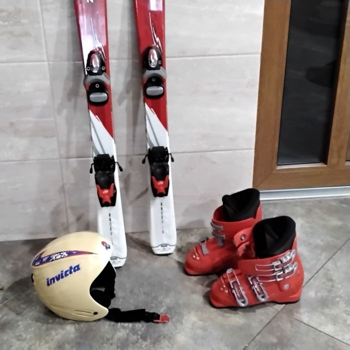 Гірськолижний дитячий комплект : лижі,черевики, шолом.