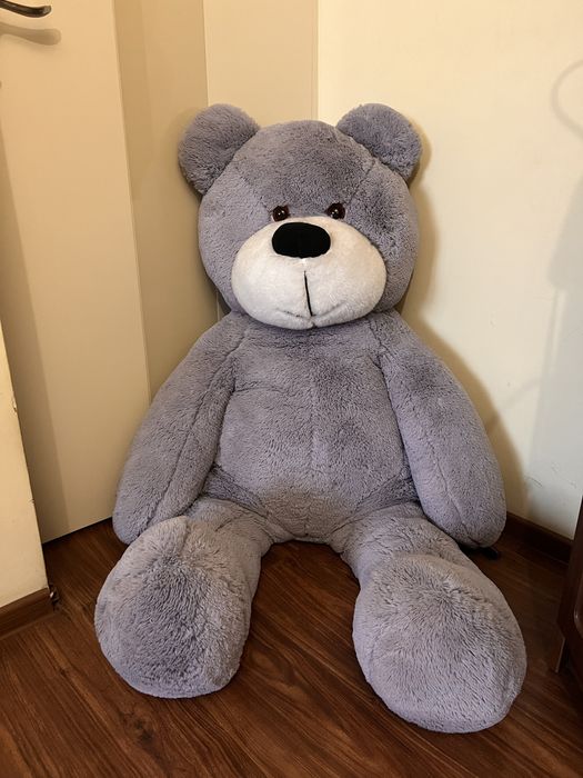 Плюшевий ведмідь. Мʼяка іграшка