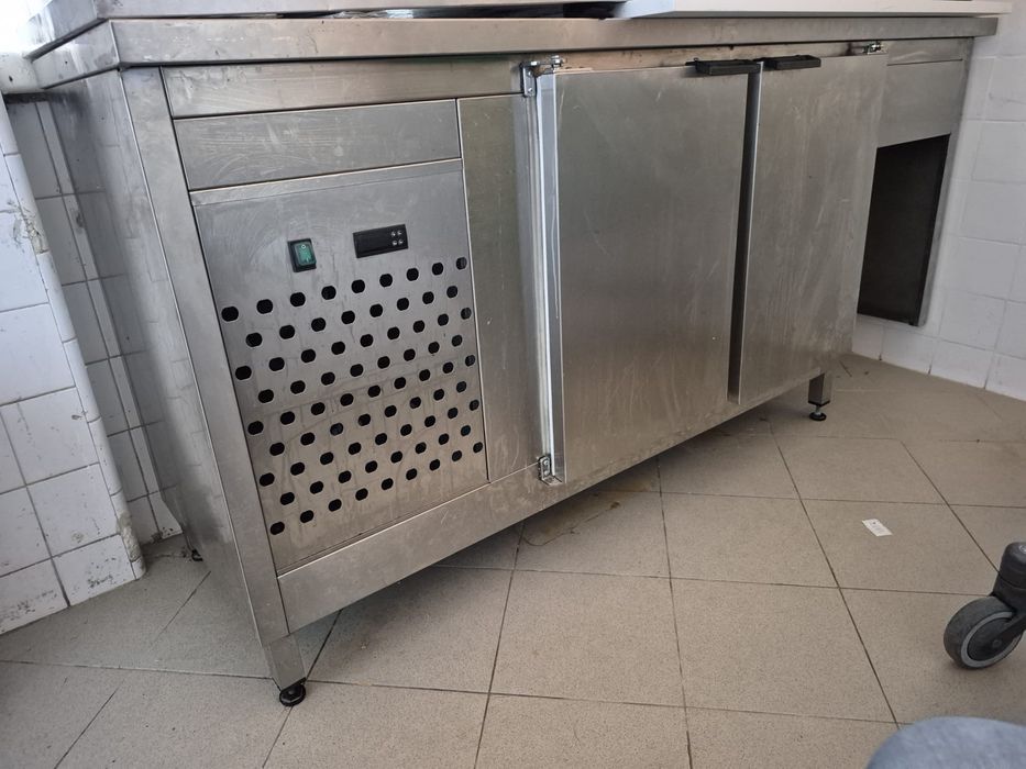 Arca refrigeradora com lavatorio