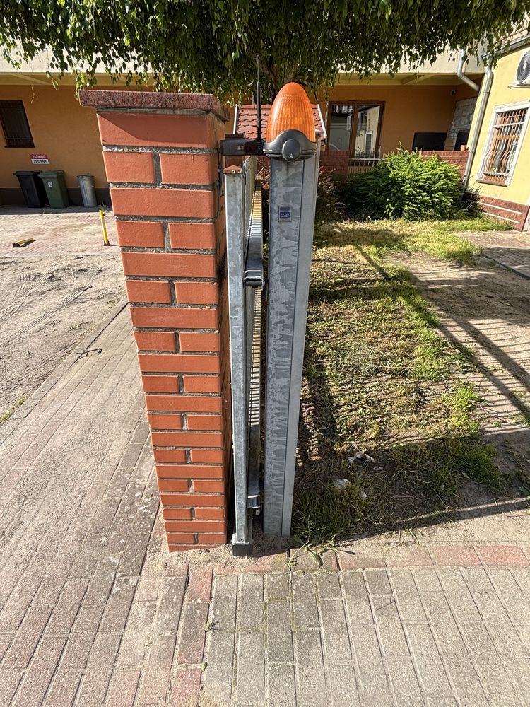 Brama automatyczna przesuwna + bramka Wiśniowski elektryczna stalowa