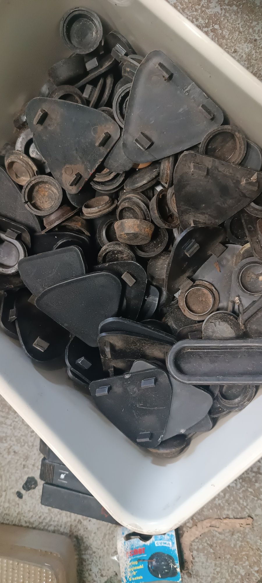 Fiat 126p zaślepki plastikowe, przelotki gumowe karoserii do malucha