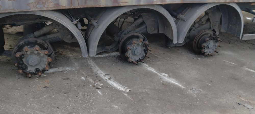 Osie naczepy mercedes