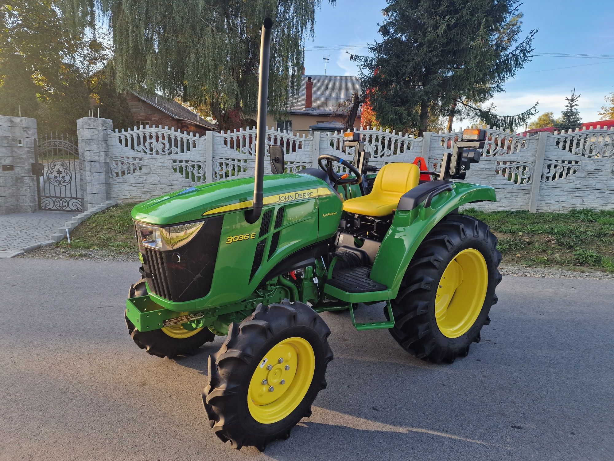 Traktor John Deere  3036 E fabrycznie nowy