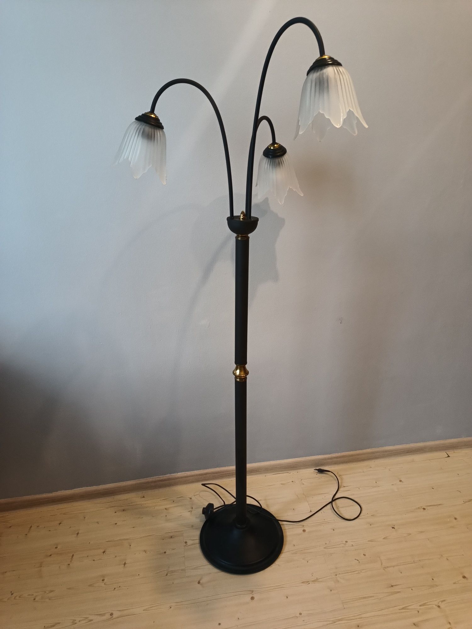 Lampa stojąca kwiaty