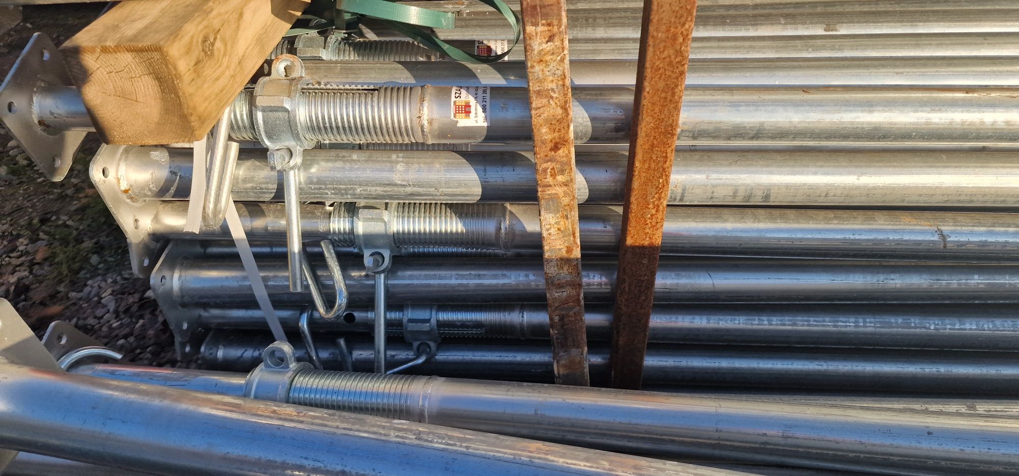 Podpory ocynkowane stemple  4 m 14 x 20 kn