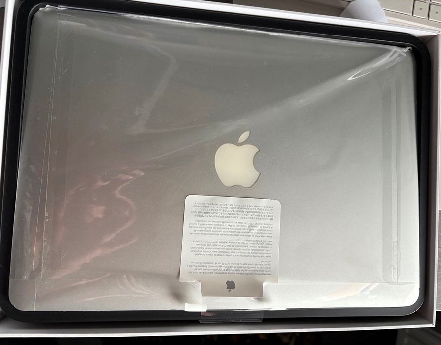 MacBook Air 13 дюймів (в ідеальному стані) кінець 2012