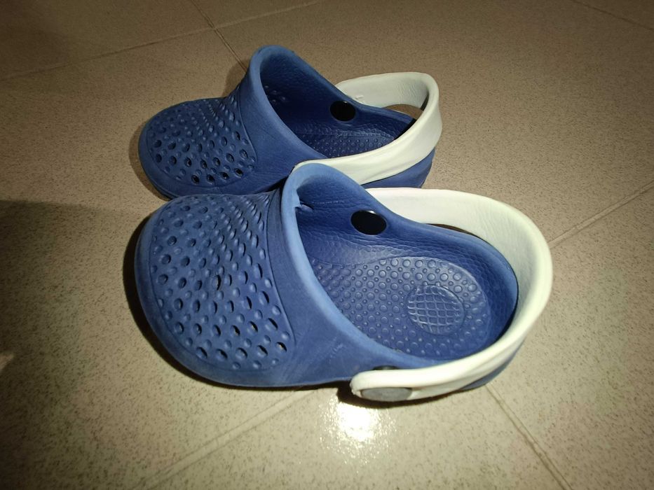 Crocs tamanho 21