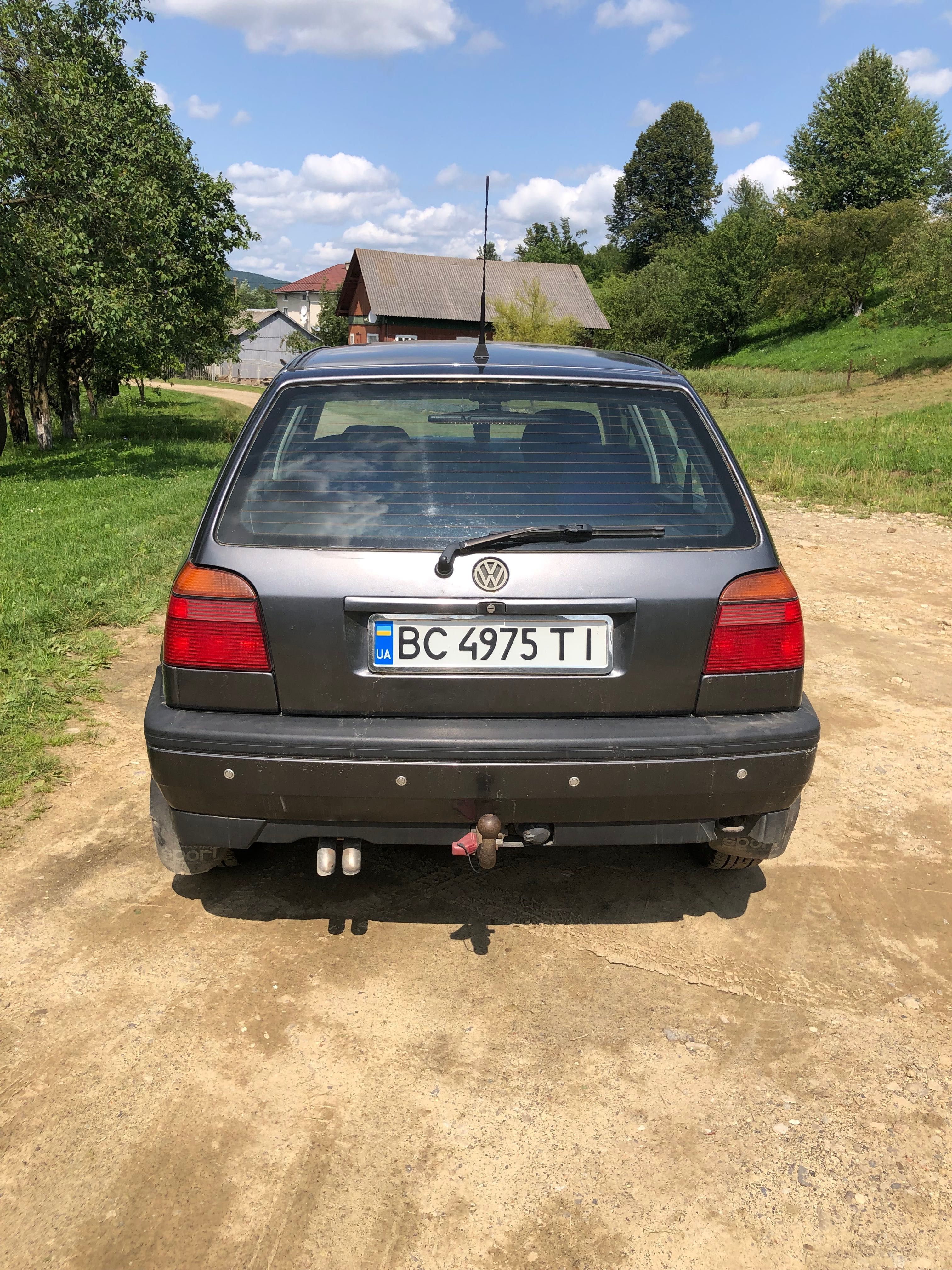 Автомобіль Volkswagen Golf