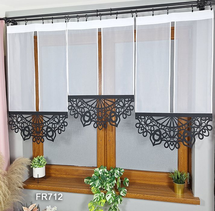 Firanki - 3 Panele Z Czarnymi Ażurami Fr712 – 110 / 95 / 110