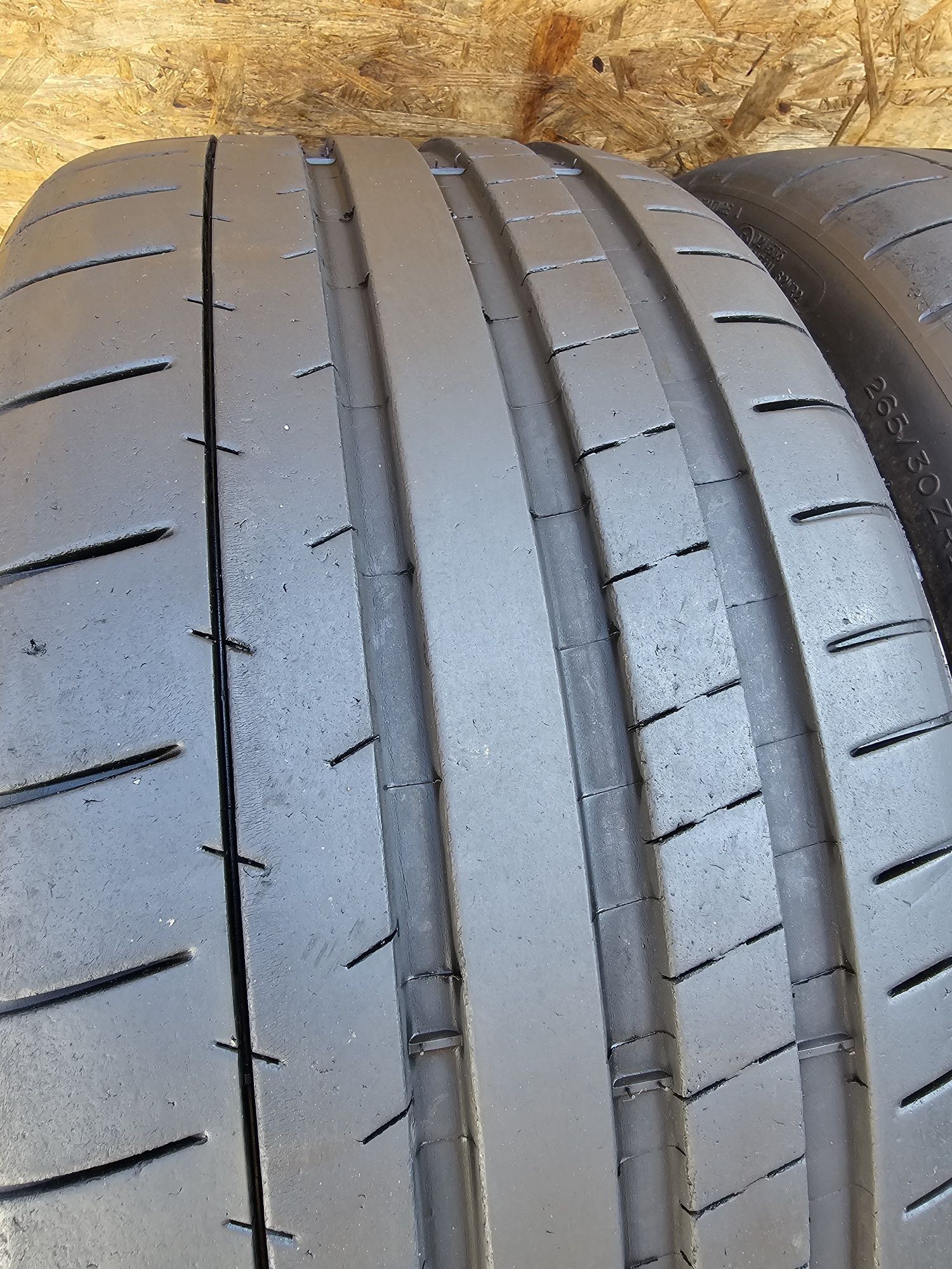 BDB Stan!!  265/30 r20 Michelin Pilot Super Sport. 3917