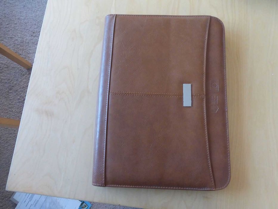 Nowa nieużywana teczka konferencyjna eco skóra z kalkulatorem
